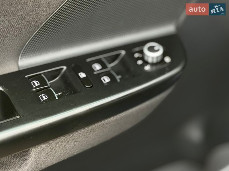 Хэтчбек Volkswagen Golf 2006 в Запорожье