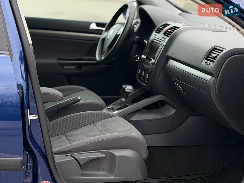 Хэтчбек Volkswagen Golf 2006 в Запорожье