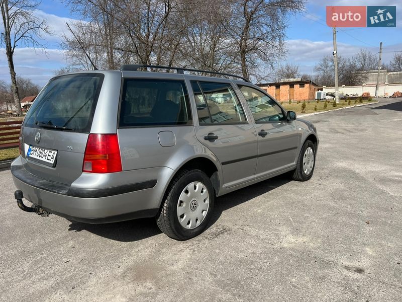 Універсал Volkswagen Golf 2002 в Сумах