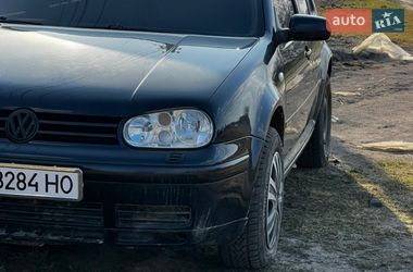 Хетчбек Volkswagen Golf 2002 в Березному