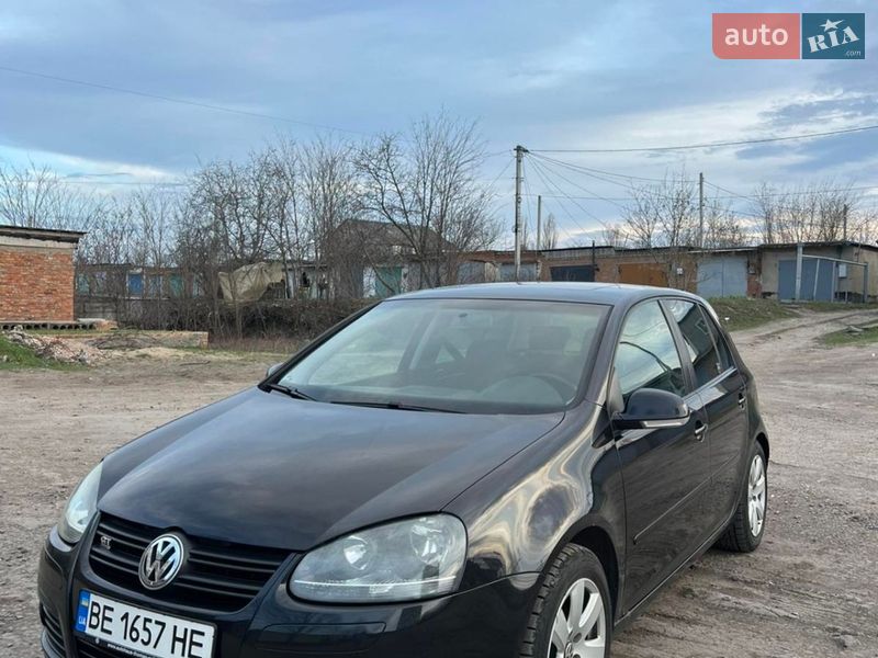 Хэтчбек Volkswagen Golf 2008 в Первомайске