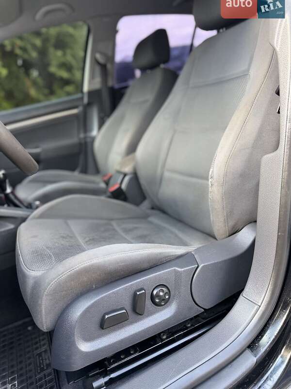 Хэтчбек Volkswagen Golf 2003 в Хусте фото 7 Хэтчбек Volkswagen Golf 2003 в Хусте