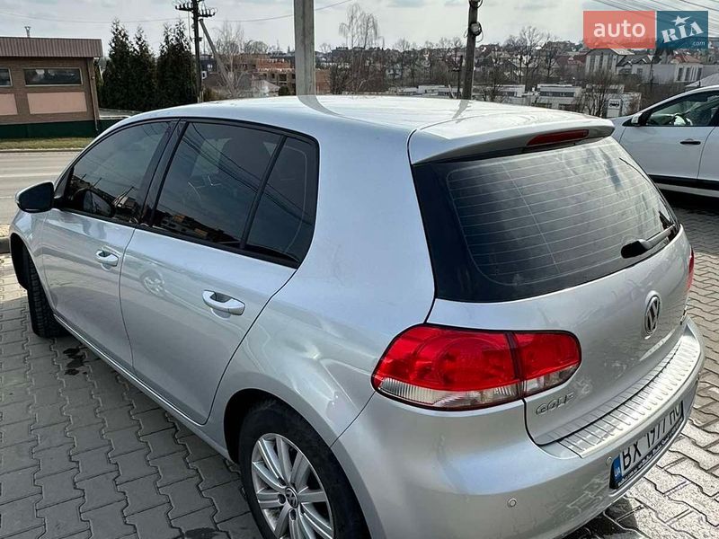 Хэтчбек Volkswagen Golf 2012 в Черновцах