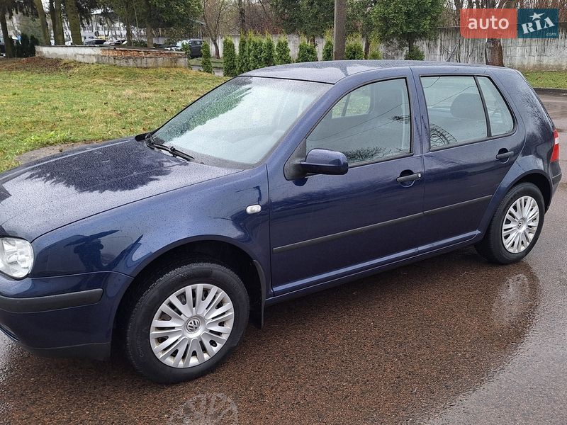 Хэтчбек Volkswagen Golf 2003 в Львове