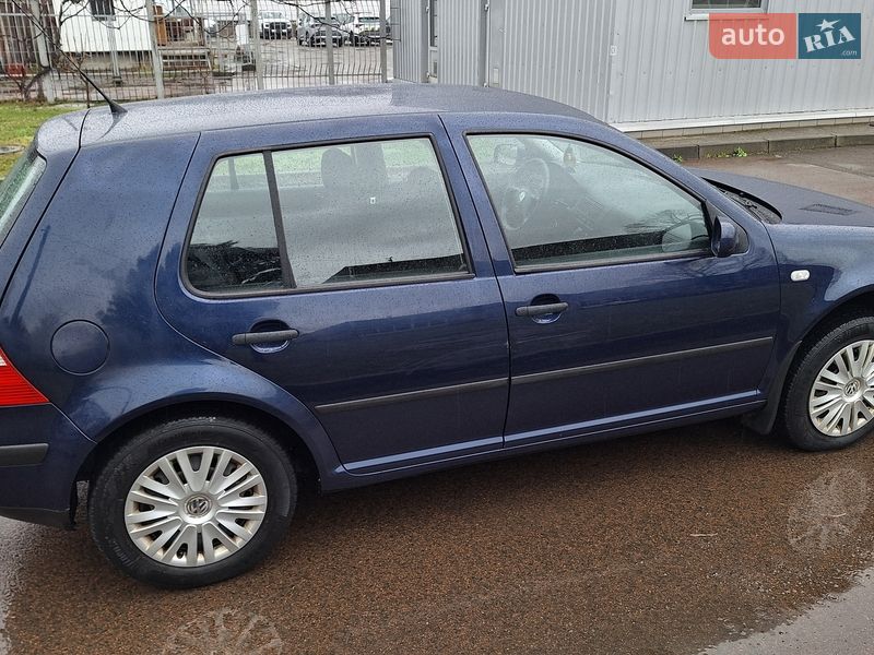 Хэтчбек Volkswagen Golf 2003 в Львове