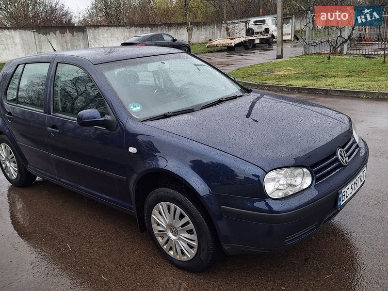 Хэтчбек Volkswagen Golf 2003 в Львове