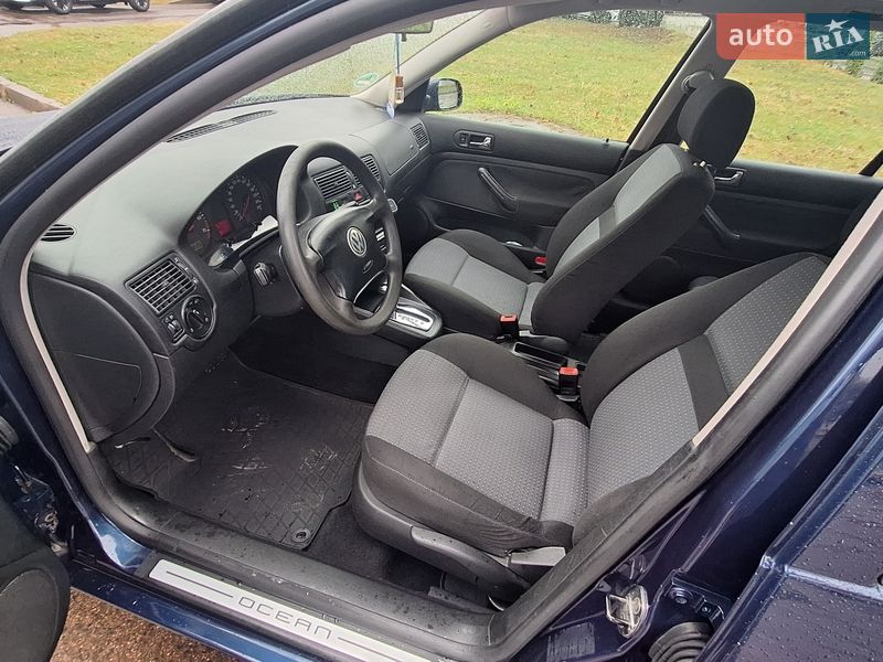 Хэтчбек Volkswagen Golf 2003 в Львове