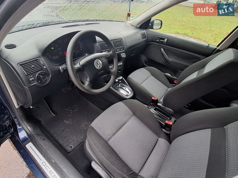 Хэтчбек Volkswagen Golf 2003 в Львове