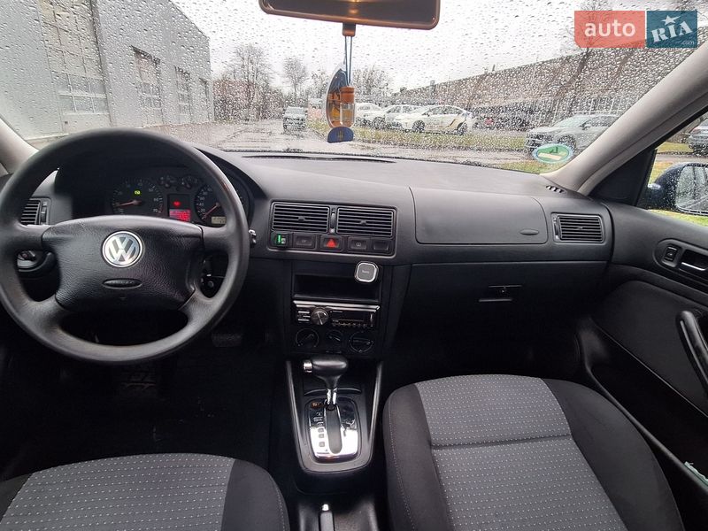 Хэтчбек Volkswagen Golf 2003 в Львове