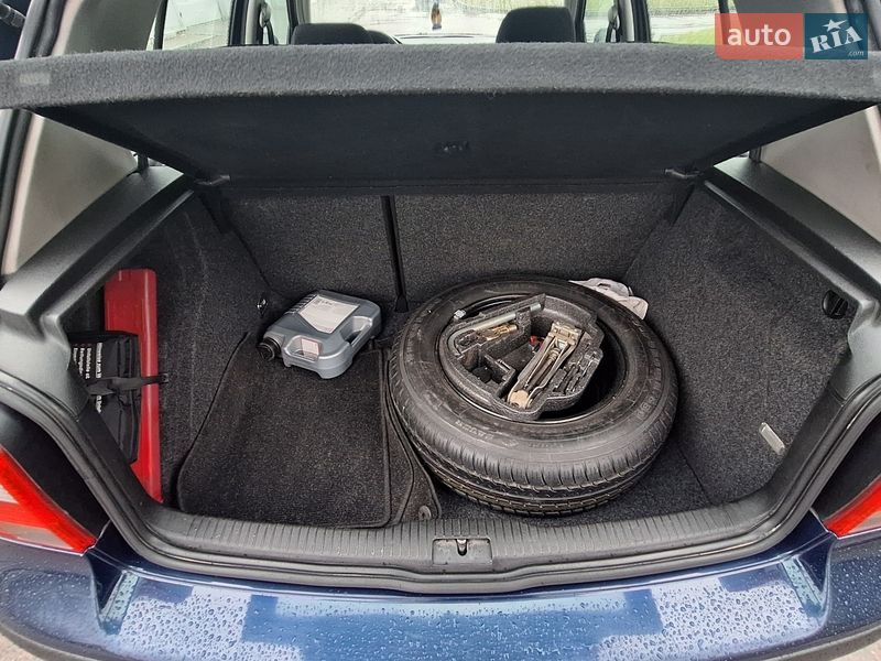 Хэтчбек Volkswagen Golf 2003 в Львове