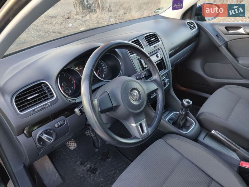 Хэтчбек Volkswagen Golf 2009 в Барышевке