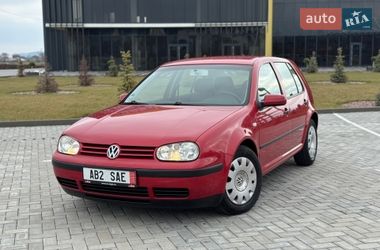 Хэтчбек Volkswagen Golf 2003 в Черновцах