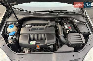 Универсал Volkswagen Golf 2004 в Черновцах