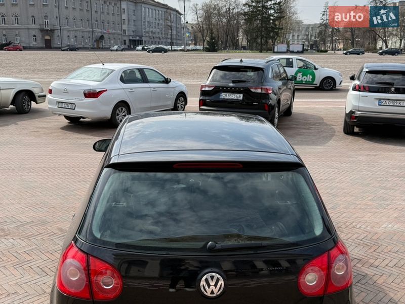 Хэтчбек Volkswagen Golf 2004 в Чернигове