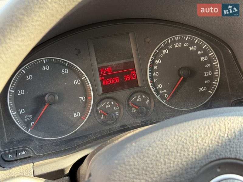 Хэтчбек Volkswagen Golf 2004 в Чернигове