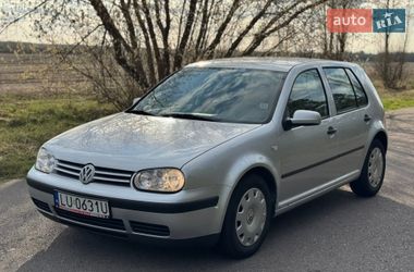 Хетчбек Volkswagen Golf 2001 в Сарнах