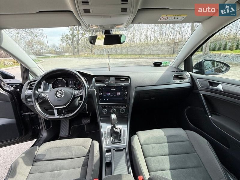 Универсал Volkswagen Golf 2017 в Звягеле