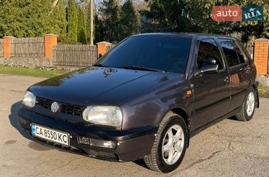 Хэтчбек Volkswagen Golf 1993 в Монастырище