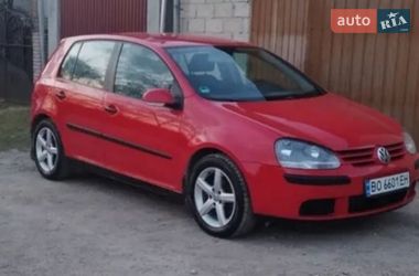 Хэтчбек Volkswagen Golf 2004 в Почаеве