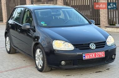 Хэтчбек Volkswagen Golf 2005 в Староконстантинове