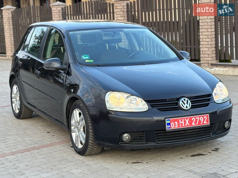 Хэтчбек Volkswagen Golf 2005 в Староконстантинове