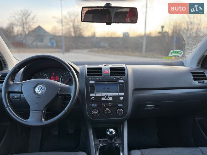 Хэтчбек Volkswagen Golf 2005 в Староконстантинове