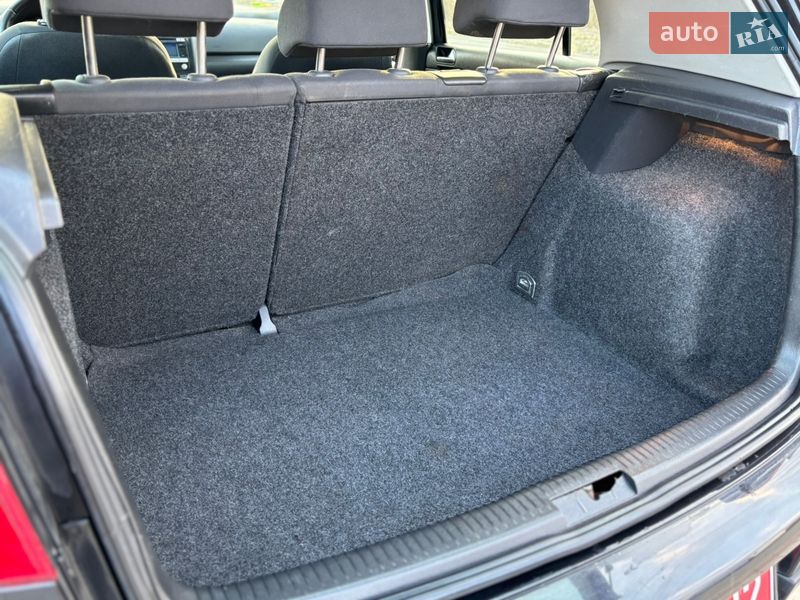 Хэтчбек Volkswagen Golf 2005 в Староконстантинове