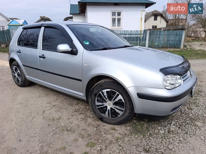 Хэтчбек Volkswagen Golf 2002 в Чорткове