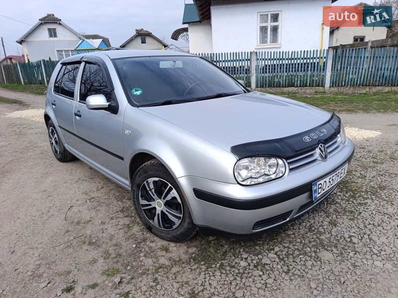 Хэтчбек Volkswagen Golf 2002 в Чорткове
