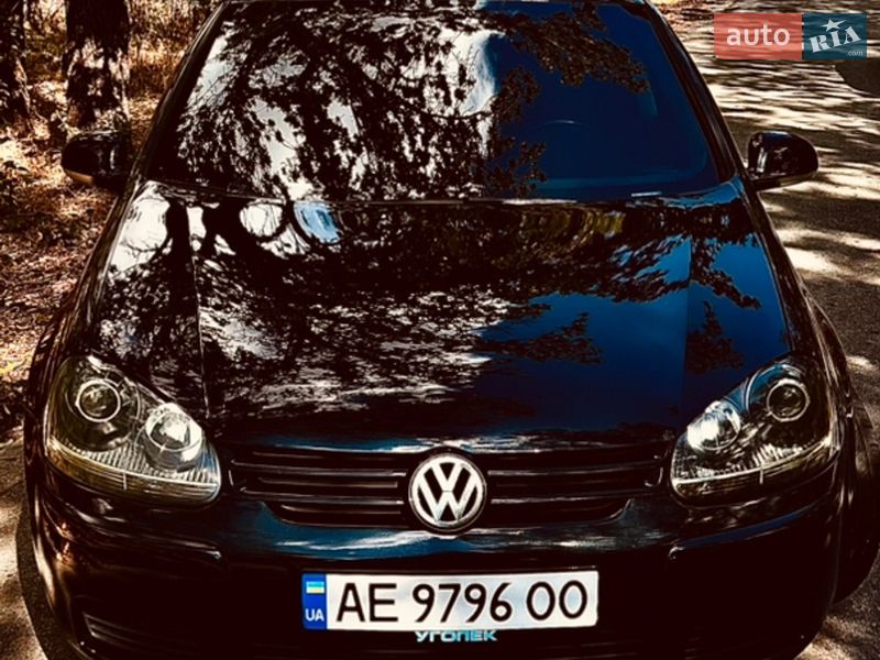 Хэтчбек Volkswagen Golf 2005 в Запорожье