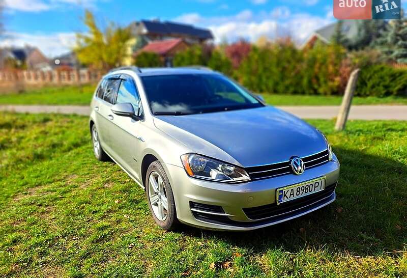 Универсал Volkswagen Golf 2015 в Киеве