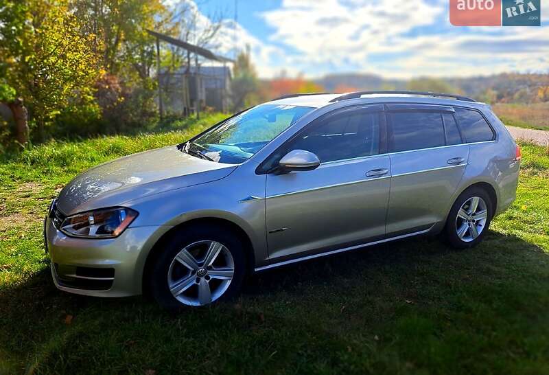 Универсал Volkswagen Golf 2015 в Киеве