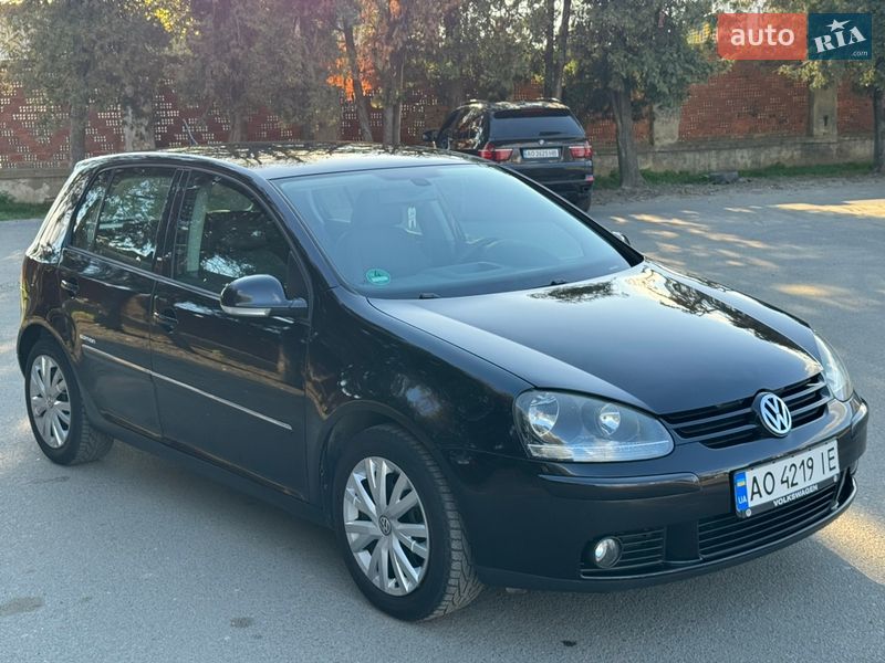 Хэтчбек Volkswagen Golf 2008 в Ужгороде