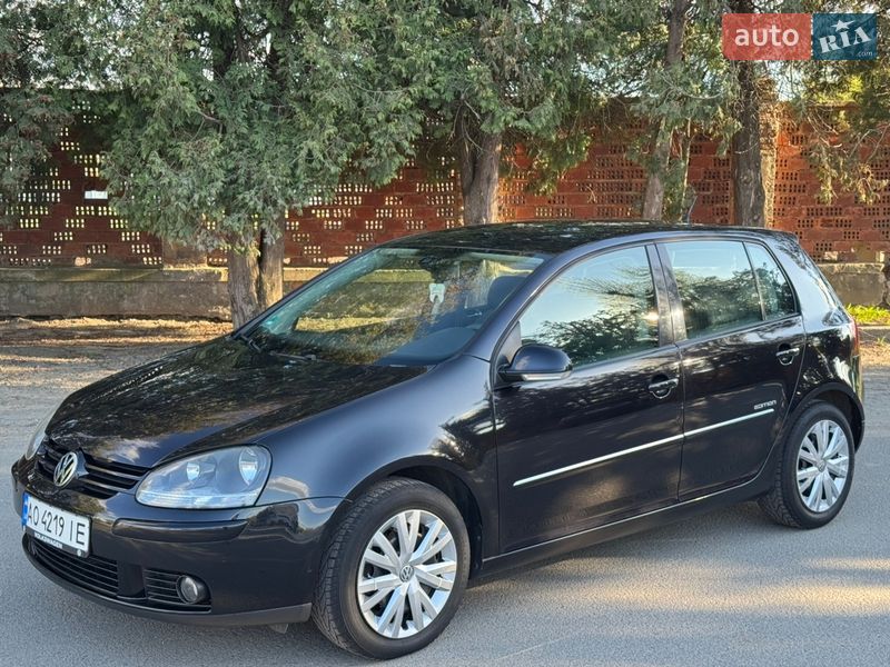 Хэтчбек Volkswagen Golf 2008 в Ужгороде