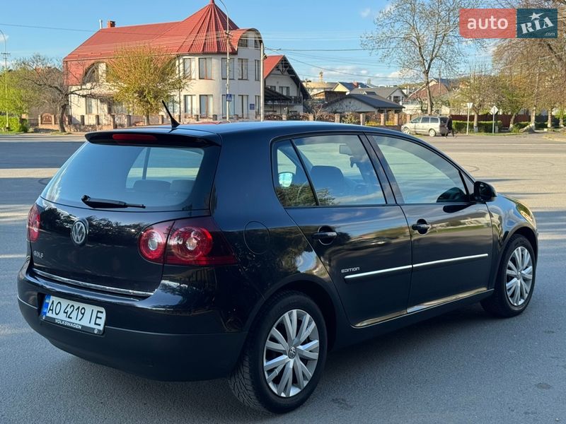 Хэтчбек Volkswagen Golf 2008 в Ужгороде