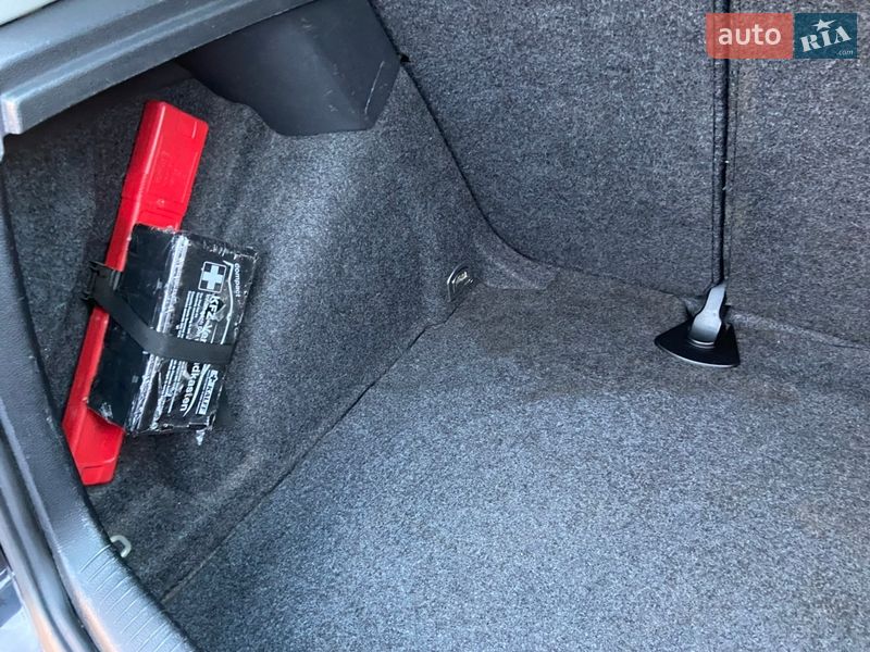 Хэтчбек Volkswagen Golf 2008 в Ужгороде