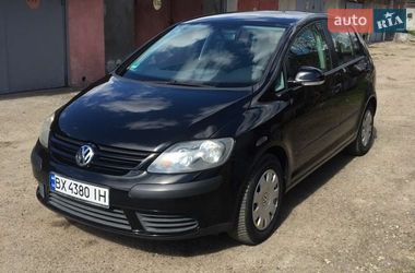 Хетчбек Volkswagen Golf 2005 в Чернівцях