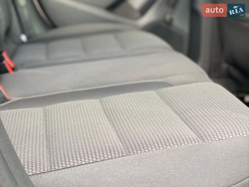 Хэтчбек Volkswagen Golf 2010 в Староконстантинове