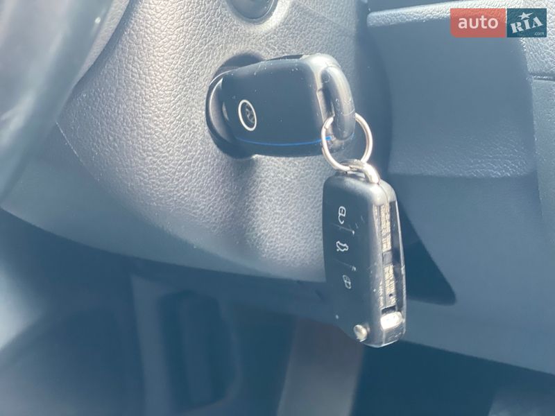 Хэтчбек Volkswagen Golf 2010 в Староконстантинове