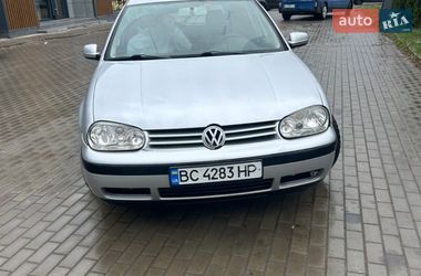 Хетчбек Volkswagen Golf 2000 в Березному