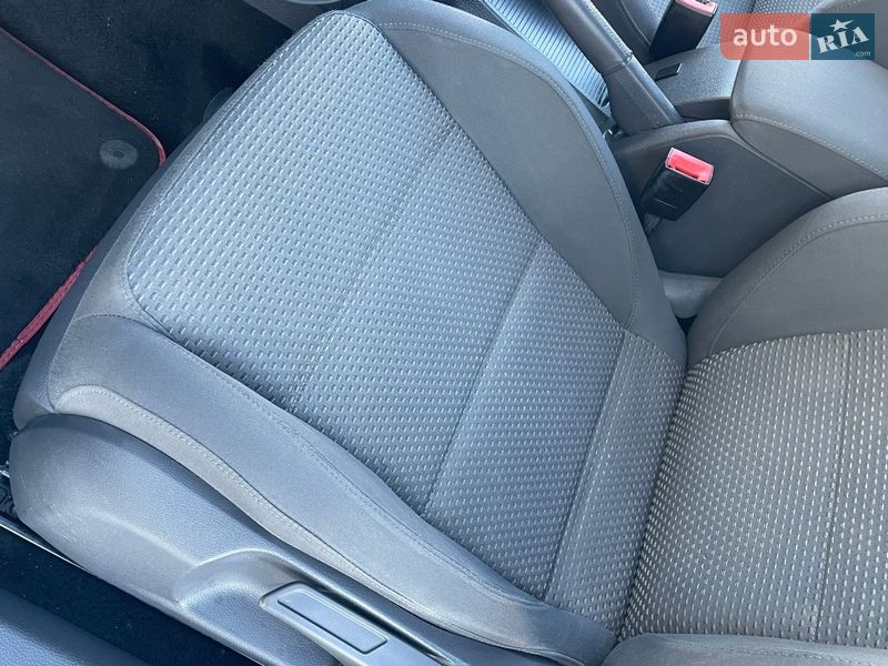 Хэтчбек Volkswagen Golf 2009 в Житомире