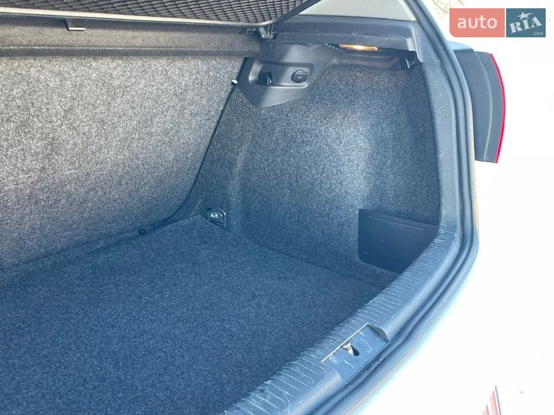 Хэтчбек Volkswagen Golf 2009 в Житомире