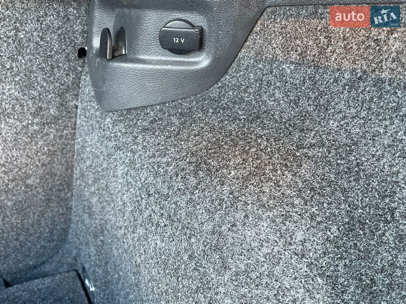 Хэтчбек Volkswagen Golf 2009 в Житомире