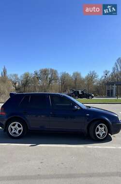 Хэтчбек Volkswagen Golf 2001 в Ирпене