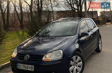 Хэтчбек Volkswagen Golf 2005 в Хмельницком