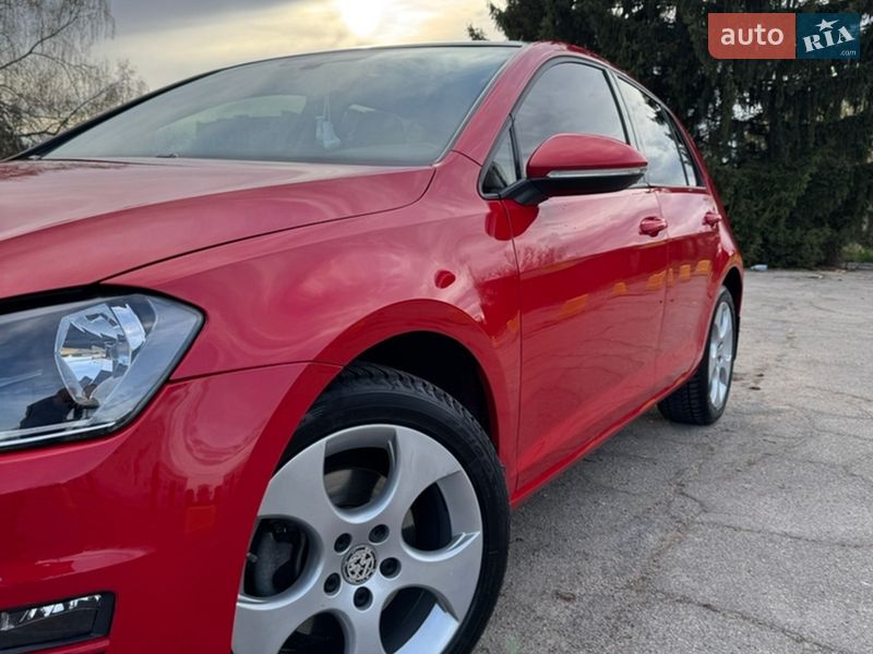 Хэтчбек Volkswagen Golf 2017 в Кропивницком