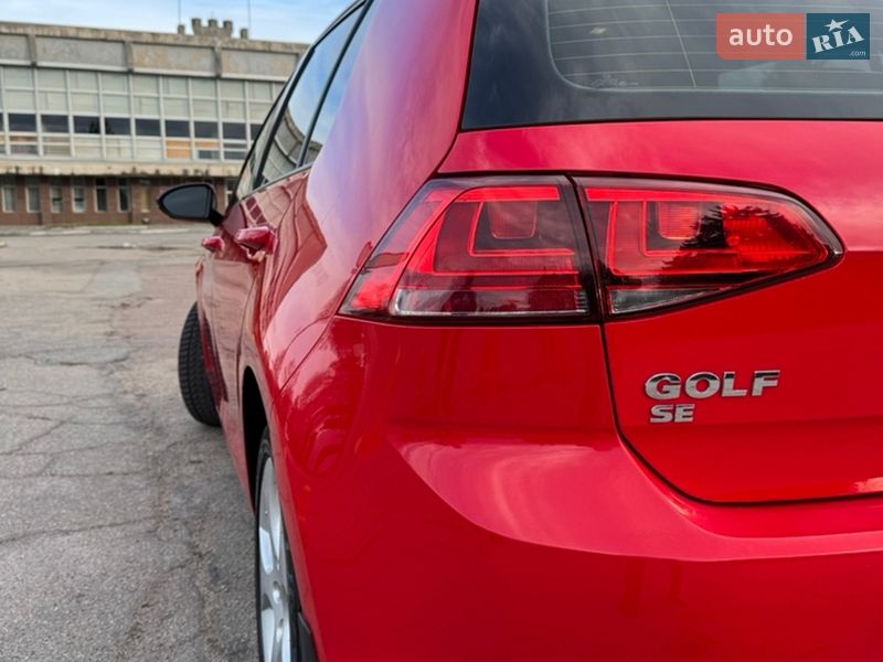 Хэтчбек Volkswagen Golf 2017 в Кропивницком