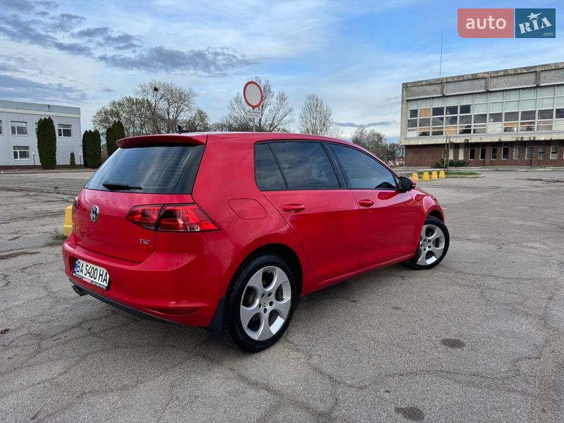 Хэтчбек Volkswagen Golf 2017 в Кропивницком