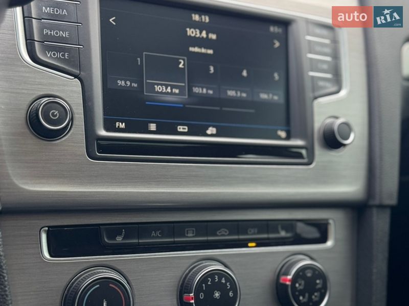 Хэтчбек Volkswagen Golf 2017 в Кропивницком