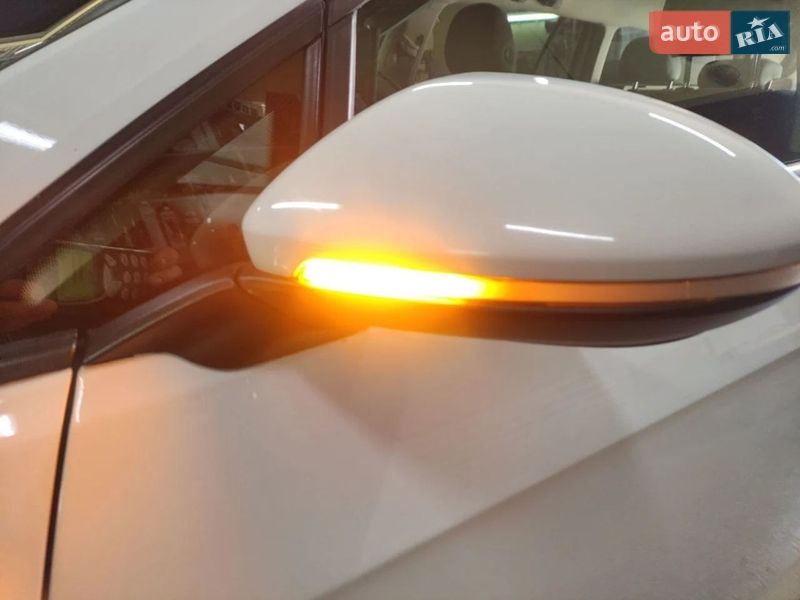 Универсал Volkswagen Golf 2015 в Сумах